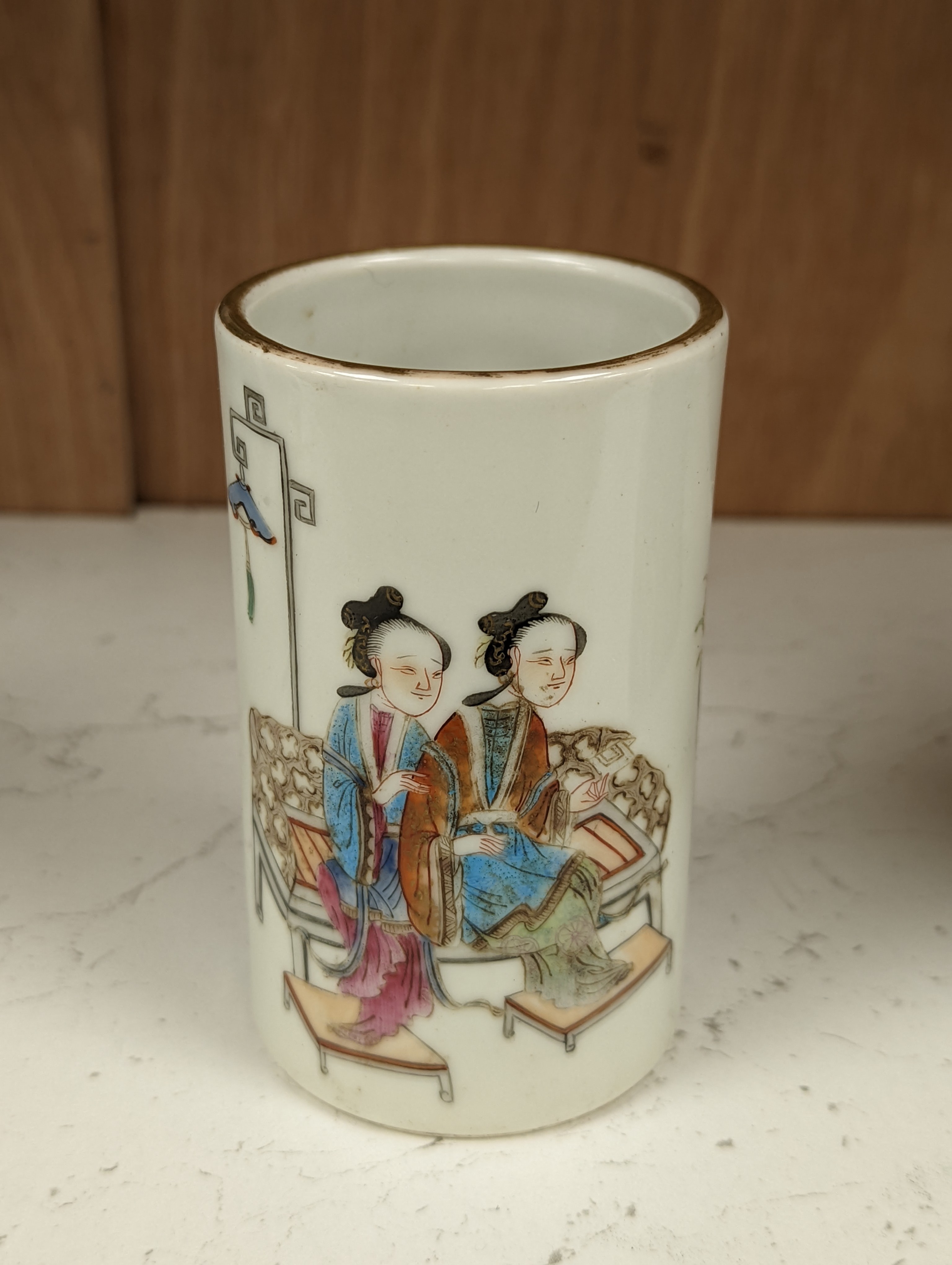 A Chinese famille rose brushpot - 11cm high
